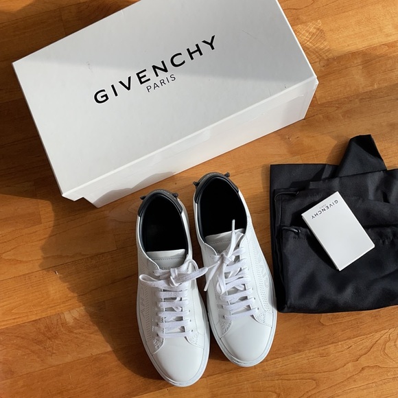 Sneakers - Picture 2 of 10